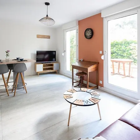 Ideal Couple Jacuzzi Et Jolie Cour Interieure Apartment