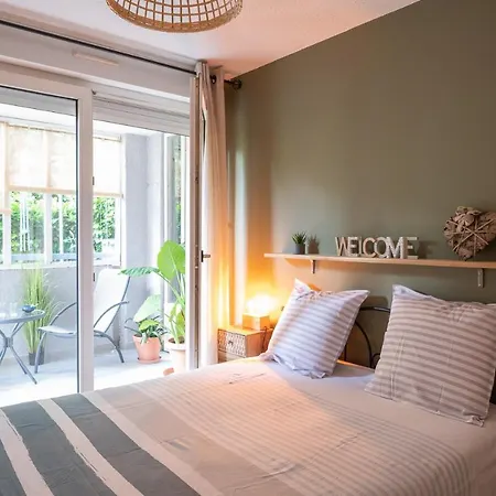 Ideal Couple Jacuzzi Et Jolie Cour Interieure Apartment
