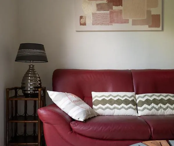 Ideal Couple Jacuzzi Et Jolie Cour Interieure Apartment