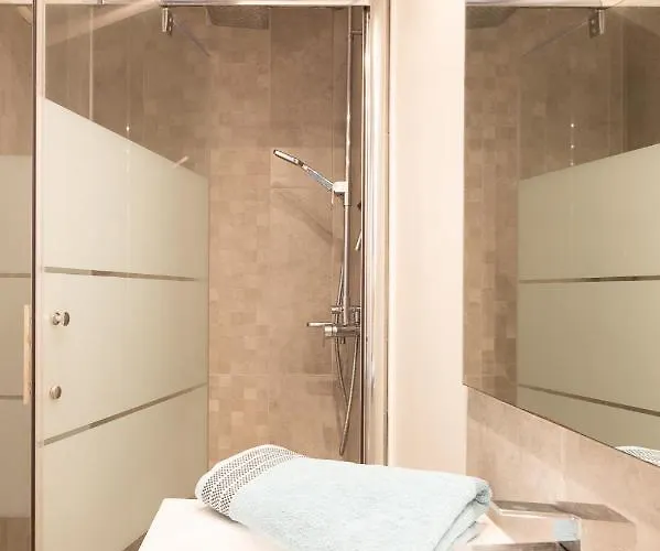 Ideal Couple Jacuzzi Et Jolie Cour Interieure Appartement