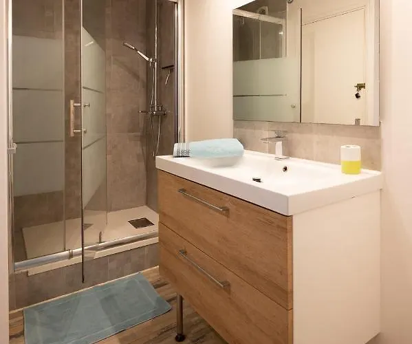 Ideal Couple Jacuzzi Et Jolie Cour Interieure Appartement *