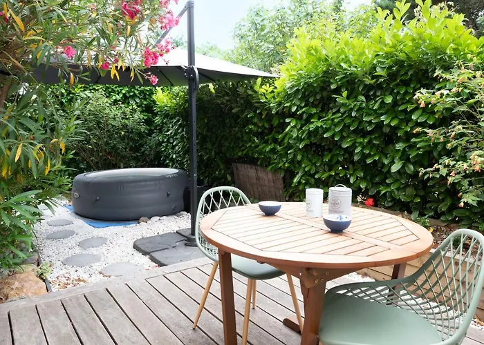 Ideal Couple Jacuzzi Et Jolie Cour Interieure Appartement *