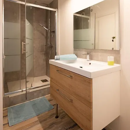 Ideal Couple Jacuzzi Et Jolie Cour Interieure Appartement *